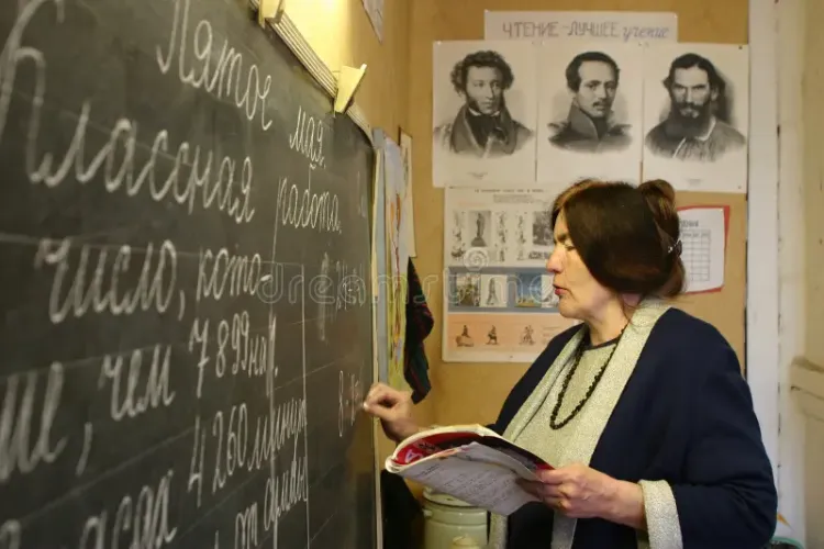 Rus dilində tədris buna görə ləğv olunacaq - Ekspert: "Rus bölməsini bitirənlər müəllim olmaq istəmir"