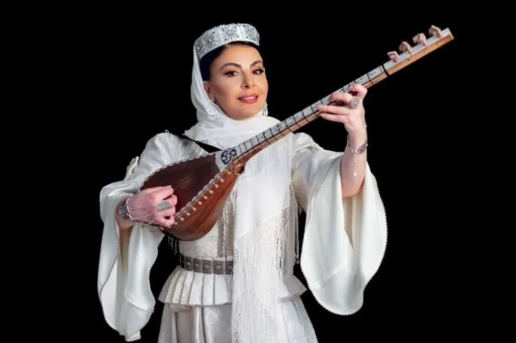 “Hətta istərdim ki, müəllimlərin də xüsusi geyimləri olsun” - Aşıq Samirə